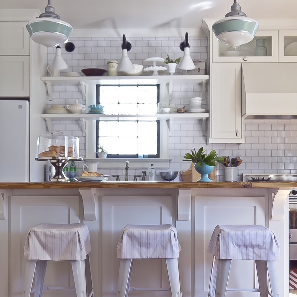 Primary Schoolhouse Stem Mount Pendant Light | Photo Courtesy of Jennifer Lee Kessler (www.jenniferkesslerphotography.com)